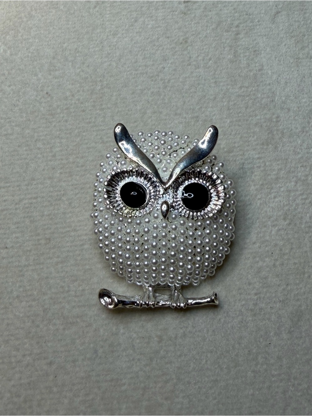 Pearl-Embellished Silver Owl Brooch - White - Picture 3 of 7